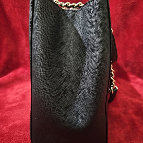 Michael Kors Black Leather Savannah Shoulder Bag - Picture 2 of 16